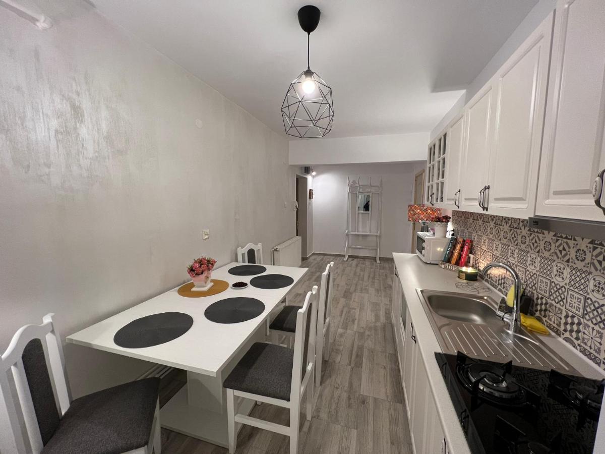 Sweet Home Apartament Предеал Екстериор снимка