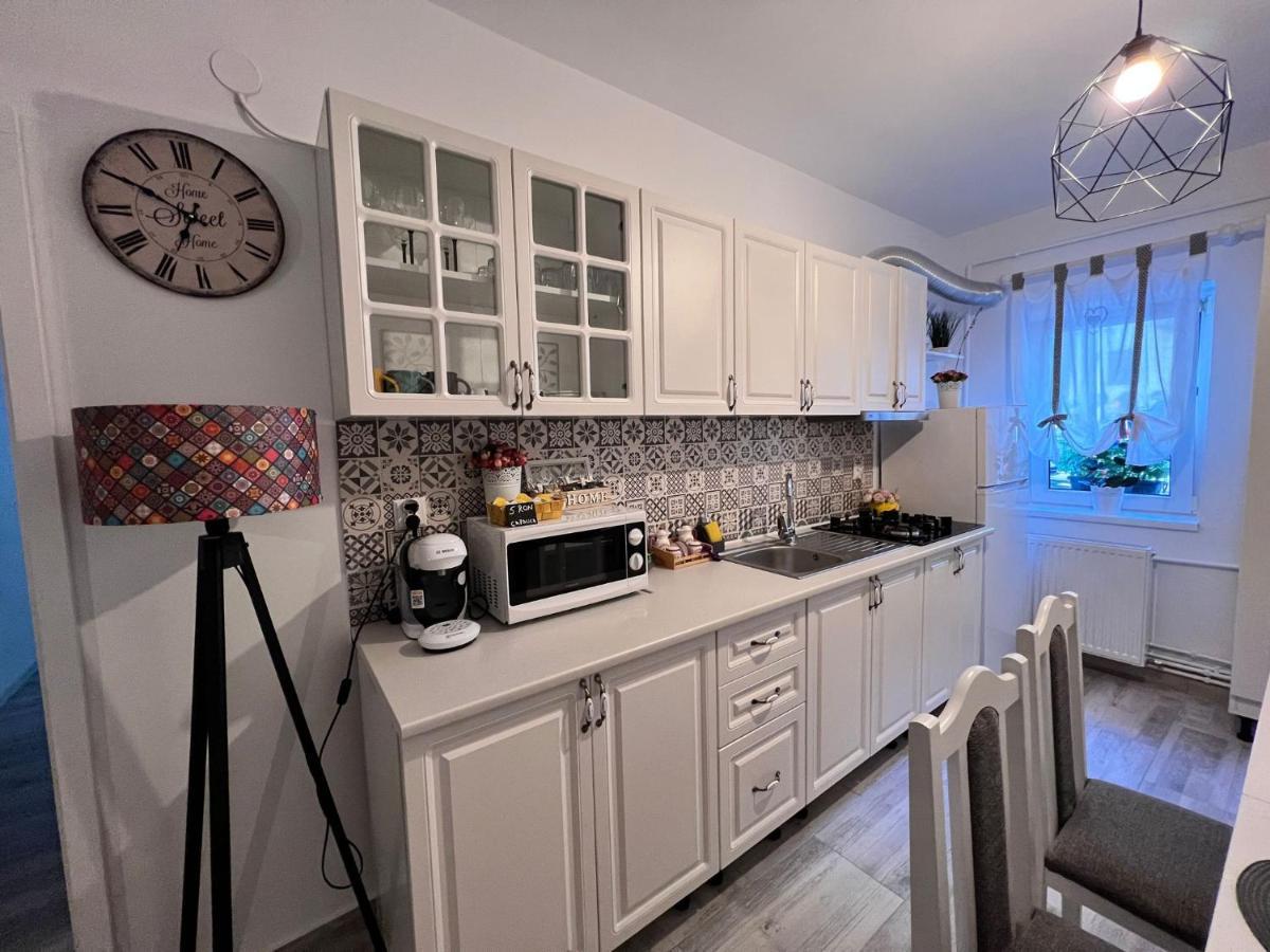 Sweet Home Apartament Предеал Екстериор снимка